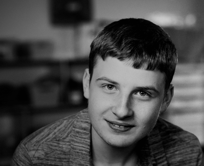 Personne utilisant le Tobii Dynavox Eye-R